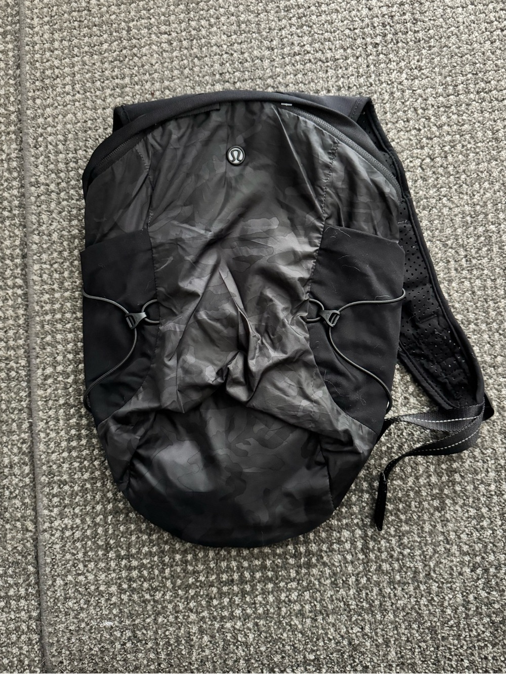 lululemon Not Lost Running Black Men's Lightweight Backpack with Subtle camo